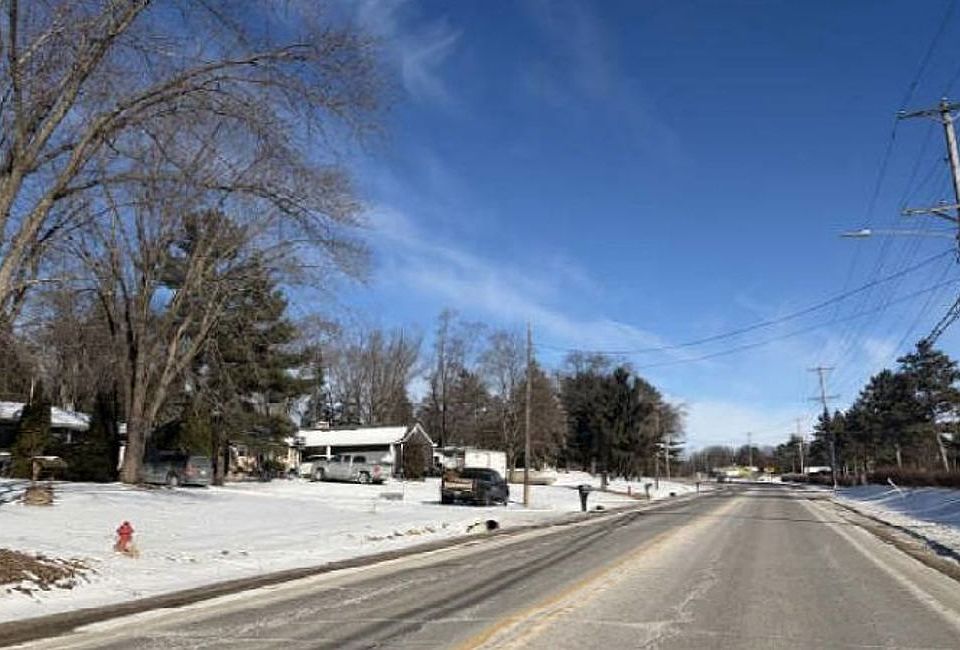 Exterior Neighborhood (street photo)