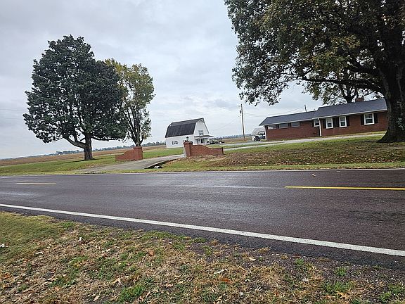 3rd image of 1300 E State Highway T