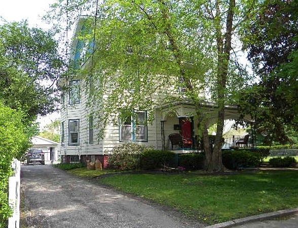 1st image of 979 N Cedar St