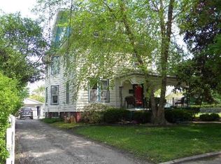 979 N Cedar St, Galesburg, IL 61401