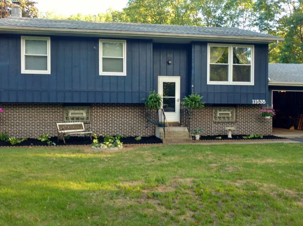 11535 Sandhill Trl, Demotte, IN 46310