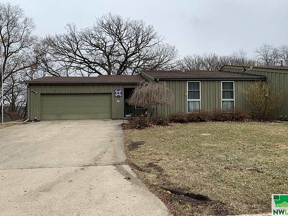 2nd image of 701 Oak Hill Dr