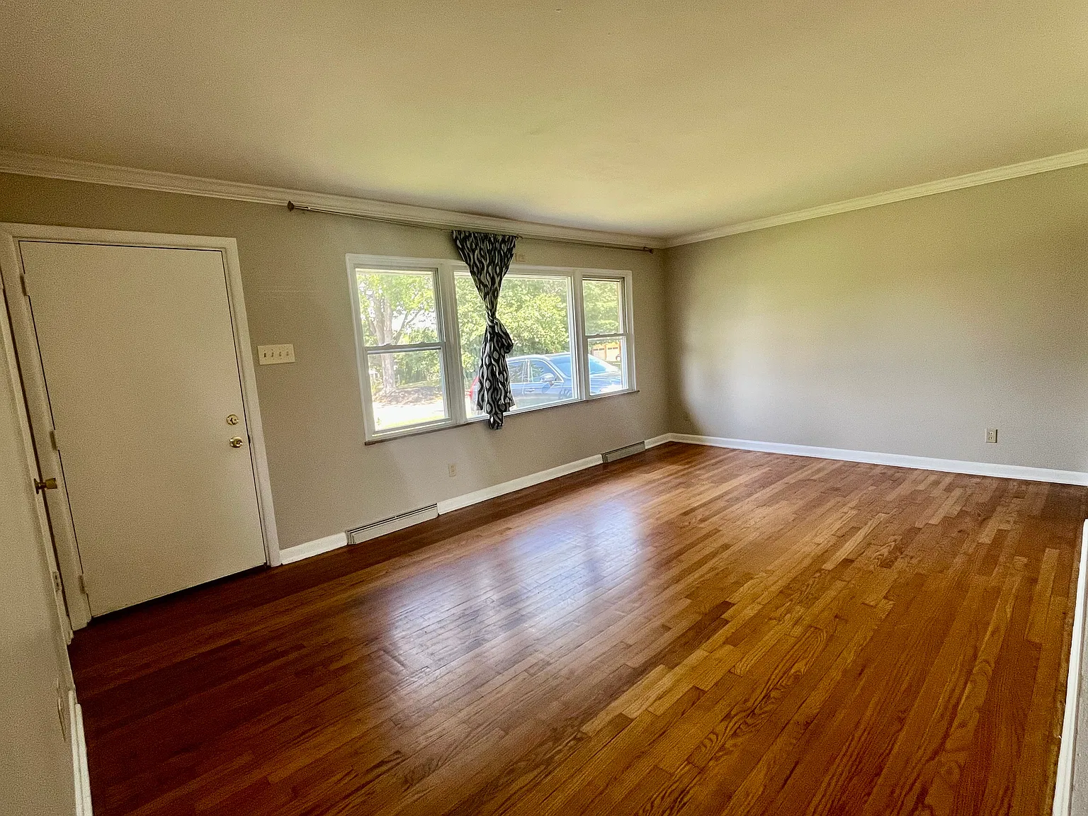 3 bed, 1326 sqft, $1,950 — Photo 2