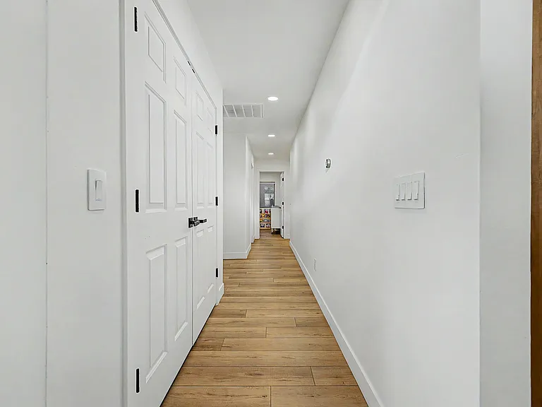 1053 E Bart St — Photo 31