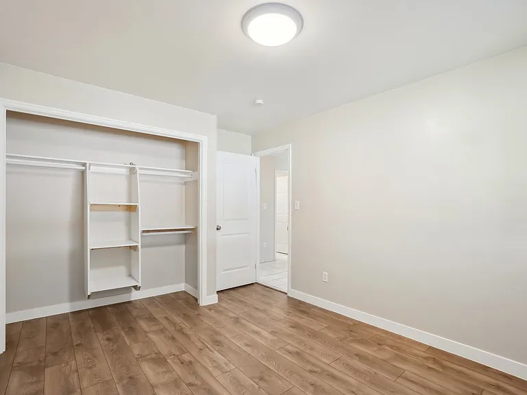 240 W 220th St S — Photo 24