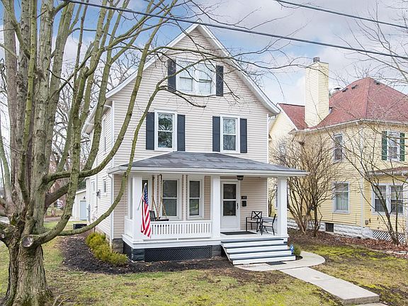 3rd image of 145 W Lincoln Ave