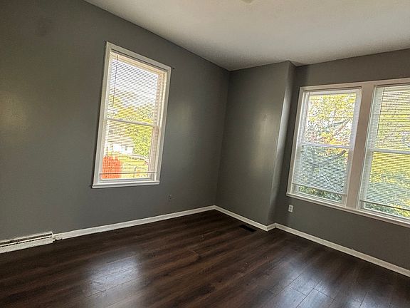 3rd image of 3714 Darwin Ave #1