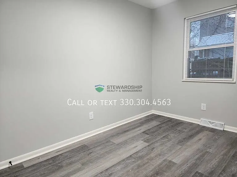 2559 Edwin Ave — Photo 7