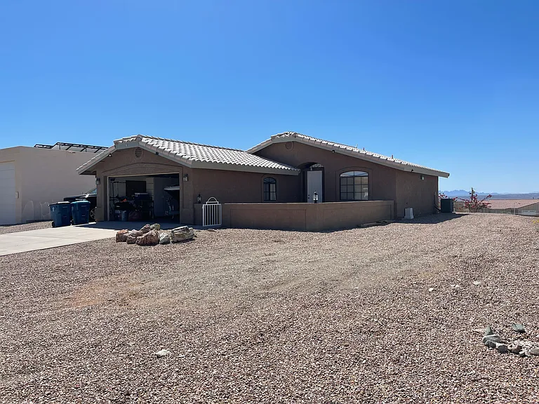 941 Saint Claire Dr — Photo 4