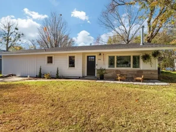204 N Mock St, Prairie Grove, AR 72753