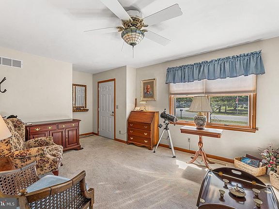 5th image of 31 Sioux Dr