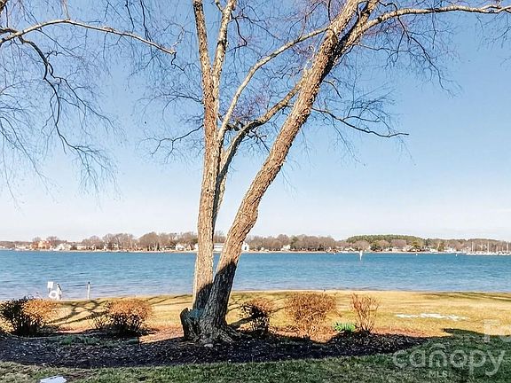 3rd image of 18525 Vineyard Point Ln