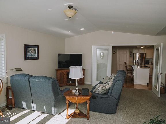 5th image of 614 Heritage Dr