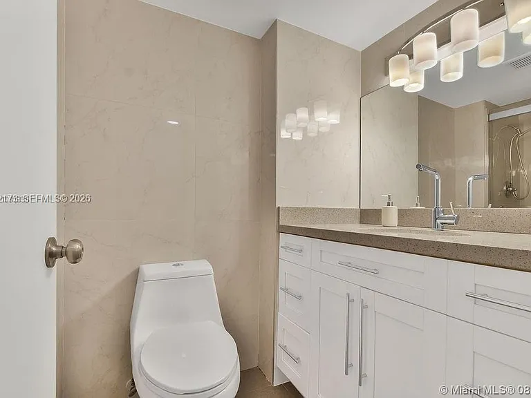 18041 Biscayne Blvd #801 — Photo 16