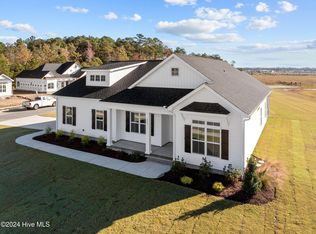 3201 Honeysuckle Dr, Winterville, NC 28590