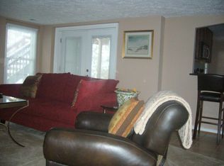 2057 Woodford Rd, Vienna, VA 22182