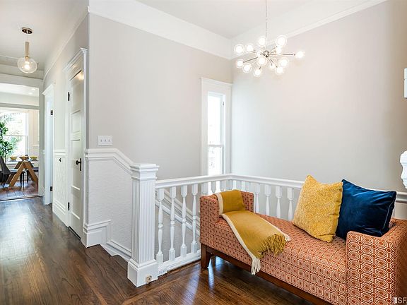 2nd image of 318 Fair Oaks St