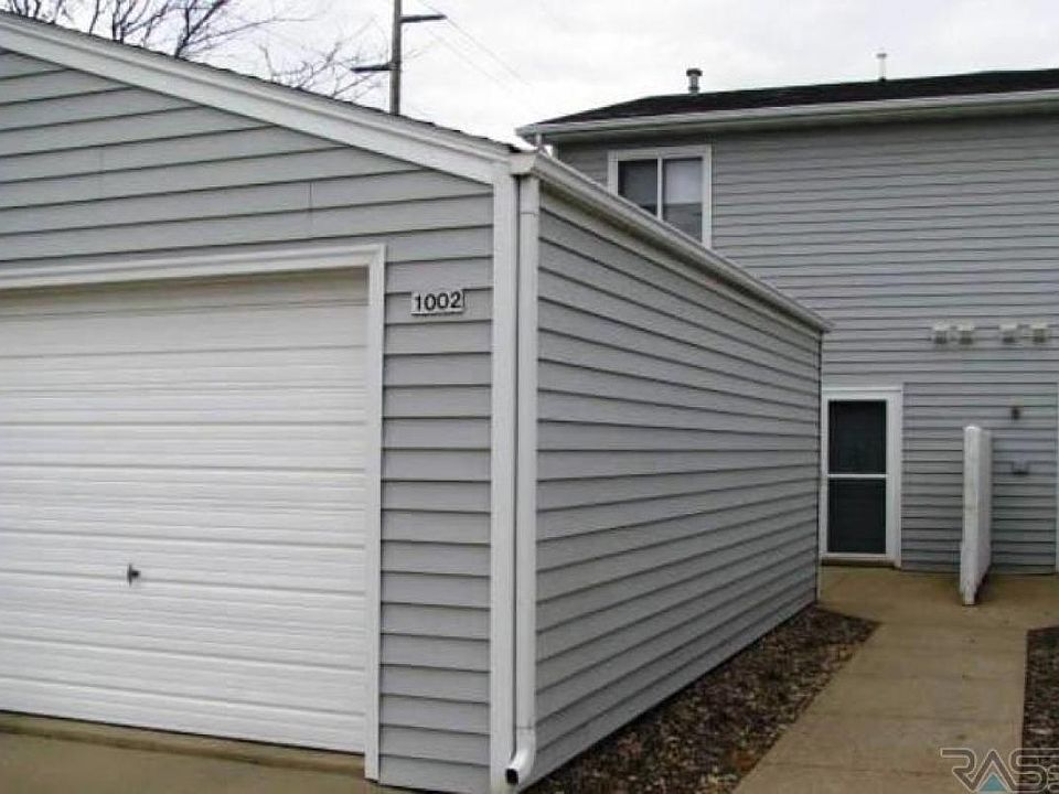 2nd image of 1002 S Newport Pl #37
