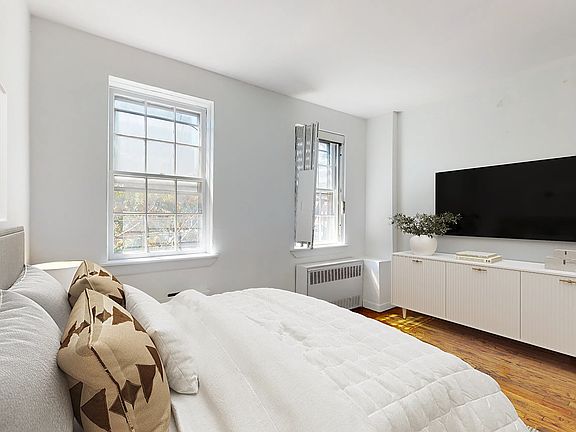 3rd image of 402 E 83rd St APT 5C