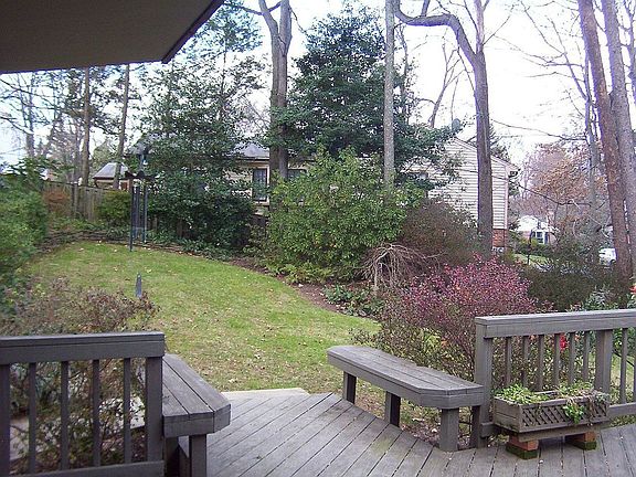 Rear Lot,Deck,Fenced