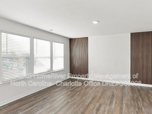 3rd image of 1010 20th Avenue Loop SE