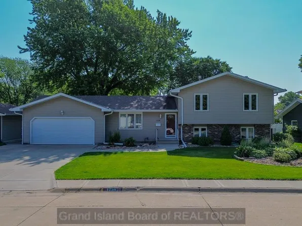 1739 Ingalls St, Grand Island, NE 68803