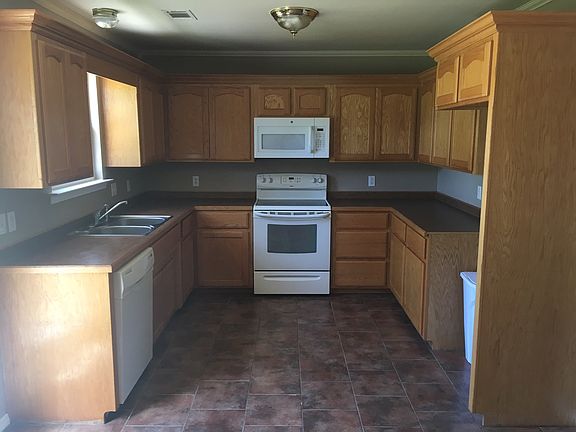 5th image of 910 Tate St