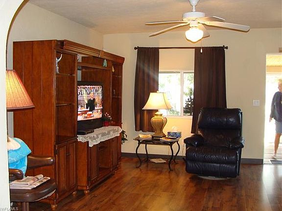 5th image of 2761 Oleander St