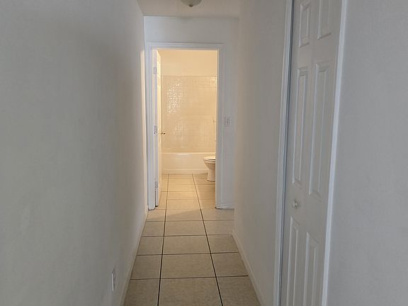 4th image of 677 Hatchwood Dr