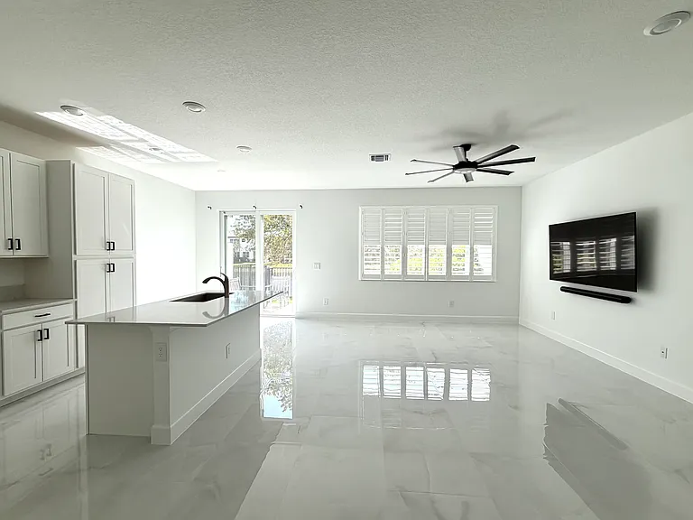 8974 Zevon Ct — Photo 2