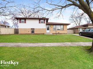 17922 Rose St, Lansing, IL 60438