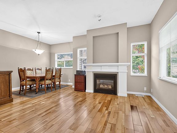 4th image of 2678 King George Blvd #20