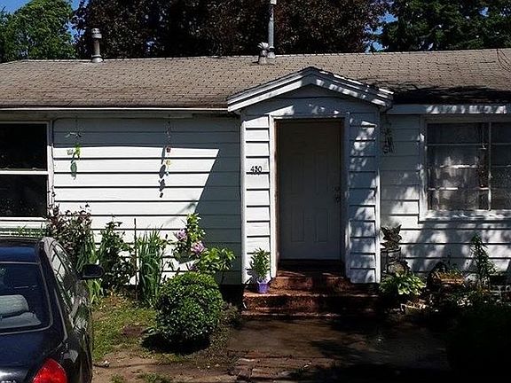 2nd image of 450 SW Dennis Ave