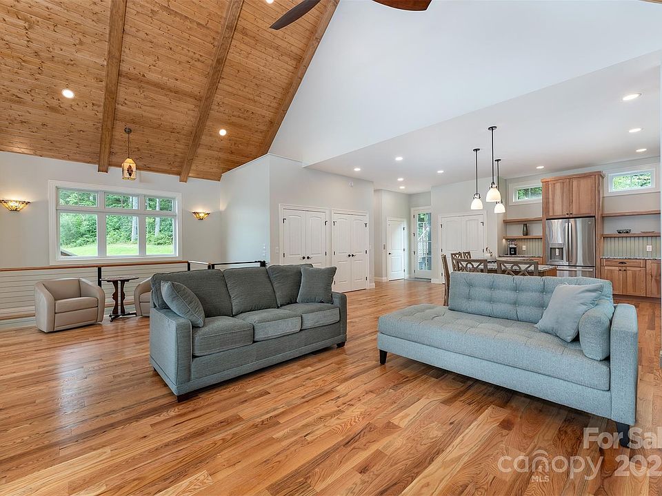 7th image of 326 Golden Valley Dr