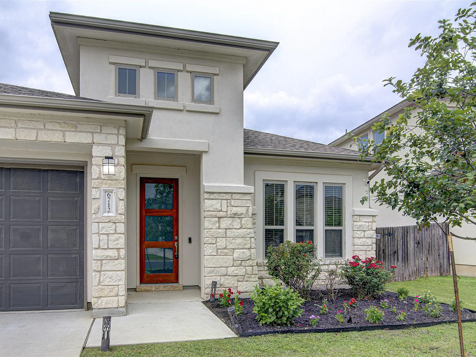 3 bed, 2.0 bath, 1958 sqft, $2,995 — Photo 3