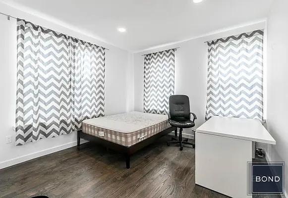 Rented by Bond New York | media 5