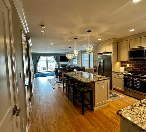 4th image of 15 Chapin Ave