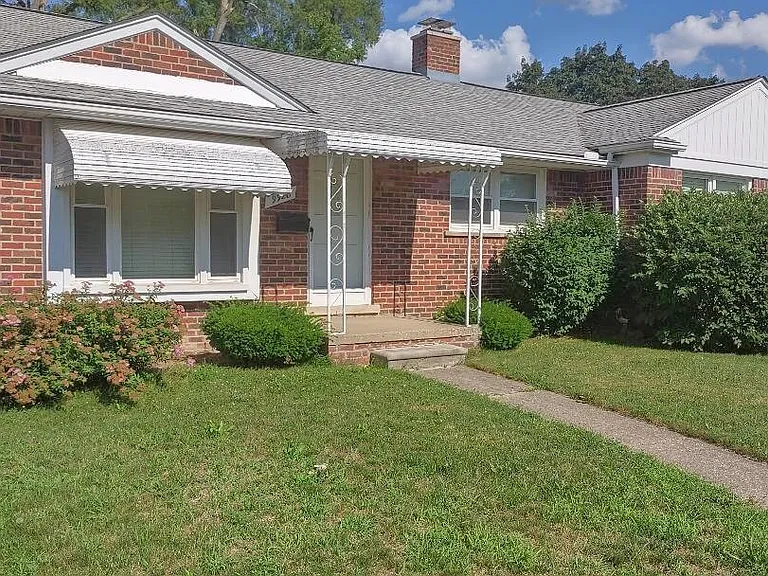 9928 Roseland St — Photo 1