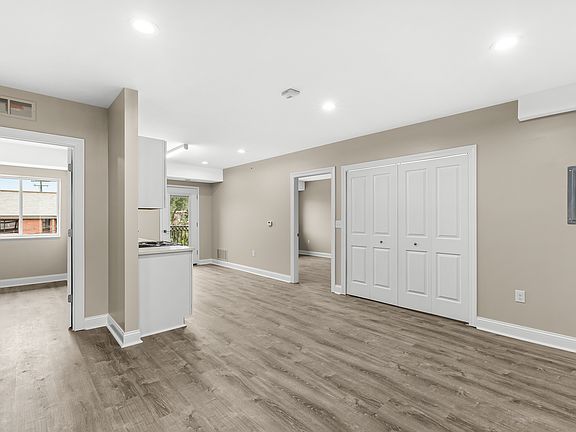 4th image of 134 W University Dr #302