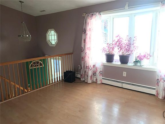 4th image of 120 Campbell Ave E