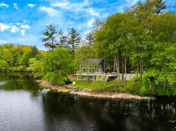 12 Hazel Point Rd, Smithfield, RI 02917