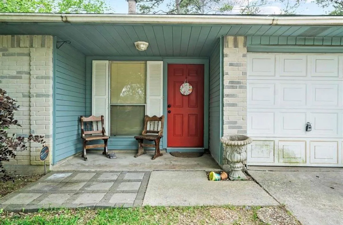 3 bed, 2.0 bath, 1380 sqft, $1,700 — Photo 1