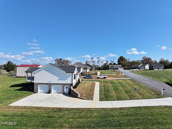3rd image of 113 Estates Dr