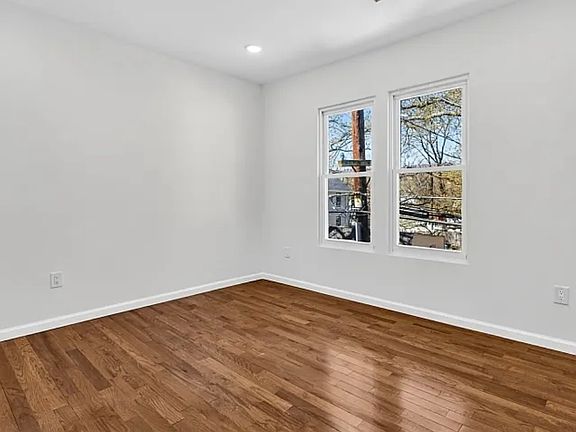 4th image of 562 Tremont Ave #1