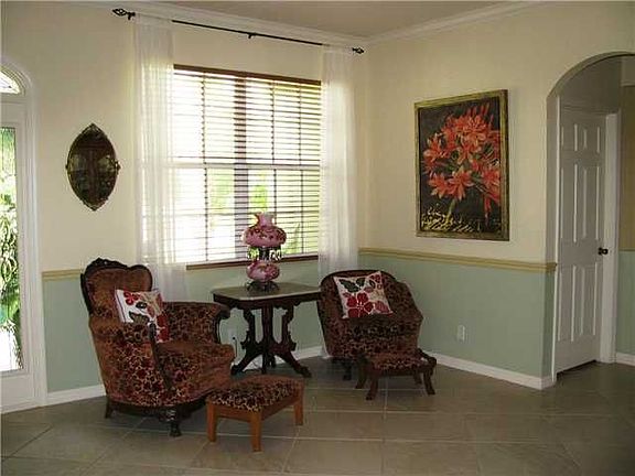 Home For Sale In Port saint lucie