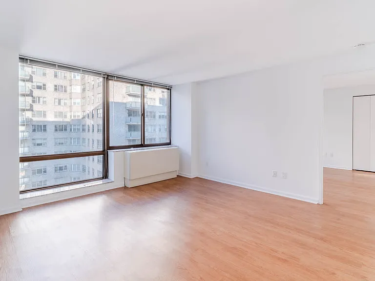 300 E 39th St #10J — Photo 12