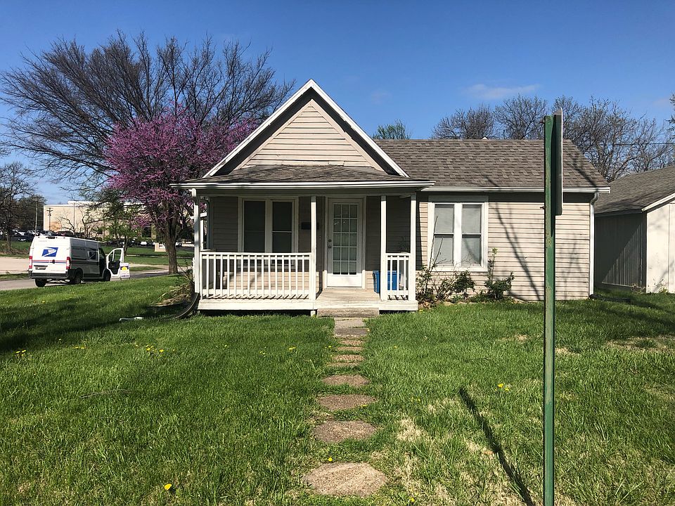 1st image of 302 N Gold St