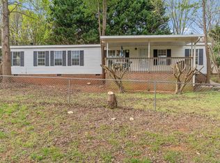 314 Green Oak Dr, Wellford, SC 29385