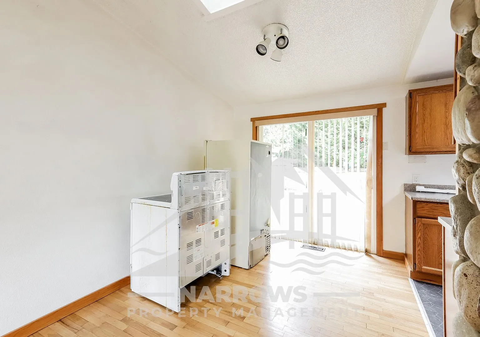 Spacious 3-Bedroom Federal Way Home with Wood-Burning Fireplace & Ample Parking — Photo 4