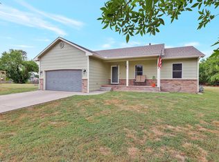 626 W Parkway Ct, Valley Center, KS 67147